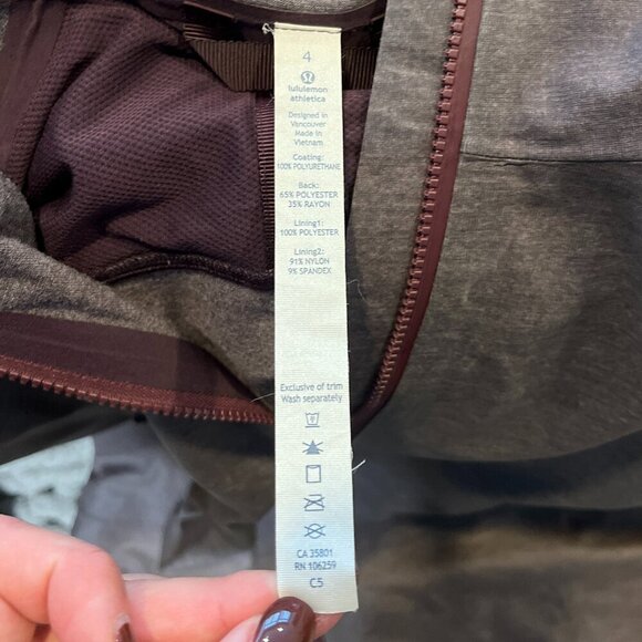 Lululemon The Drizz Lightweight Rain Jacket in Black Cherry Size 4 - Picture 15 of 16